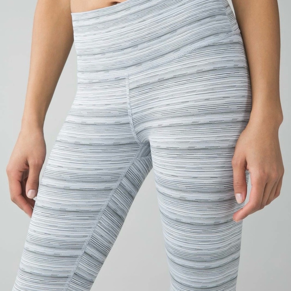 Lululemon High Times Legging size 8 Cyber Stripe White Silver Fox